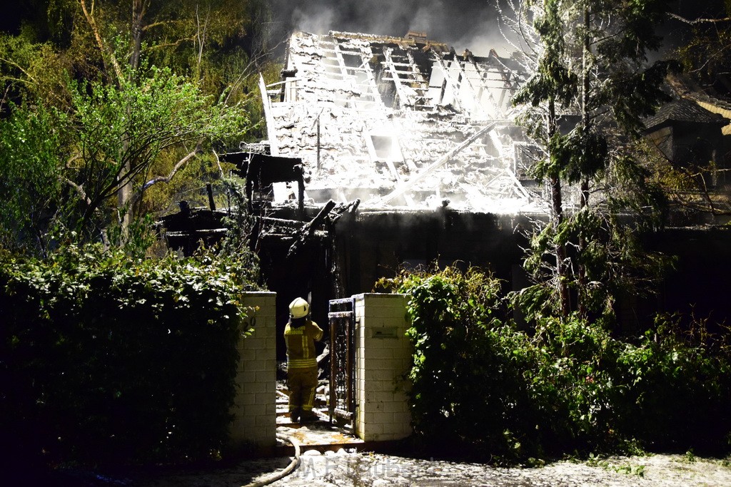 Grossfeuer Einfamilienhaus Siegburg Muehlengrabenstr P0523.JPG - Miklos Laubert